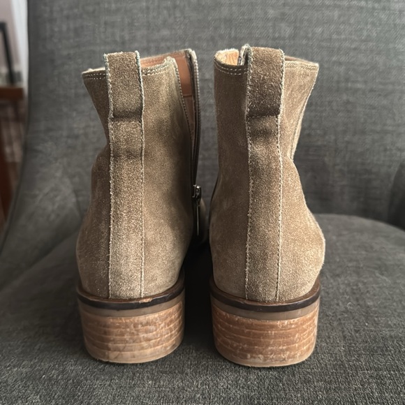 Gently worn Aquatalia booties in size 7.5 - Picture 5 of 7